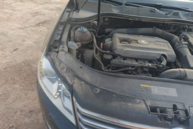 Used Volkswagen Magotan 2013 2.0 TSI Luxury Model Engine Bay Right