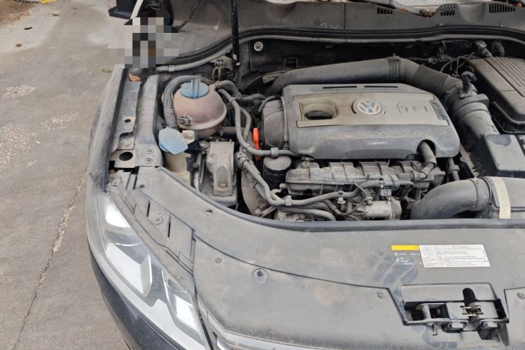 Used Volkswagen Magotan 2013 2.0 TSI Luxury Model Engine Bay Right
