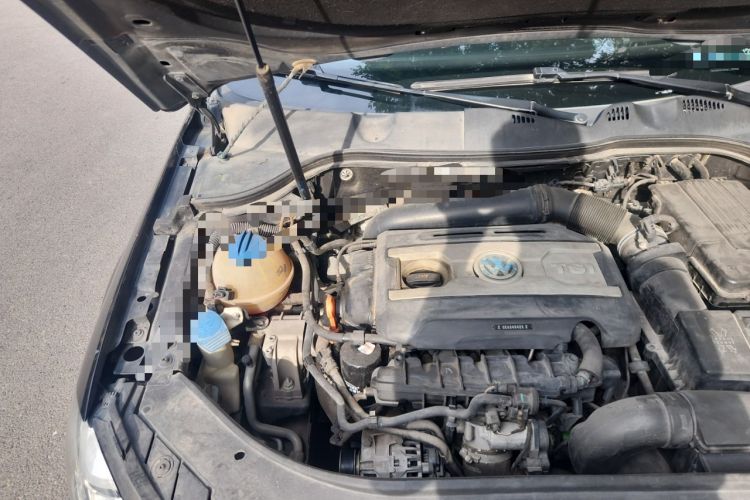 Used Volkswagen Magotan 2013 1.8TSI Luxury Model Engine Bay Right