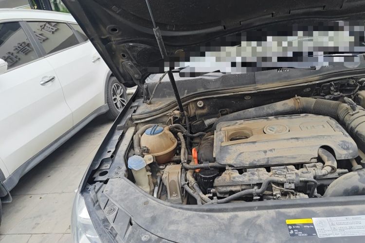 Used Volkswagen Magotan 2013 1.8TSI Luxury Model Engine Bay Right
