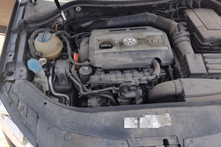 Used Volkswagen Magotan 2013 2.0 TSI Luxury Model Engine Bay Right