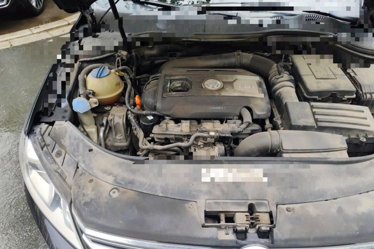 Used Volkswagen Magotan 2013 1.8TSI Prestige Model Engine Bay Right