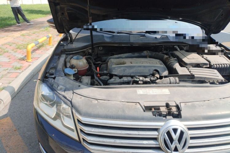 Used Volkswagen Magotan 2013 1.8TSI Luxury Model Engine Bay Right