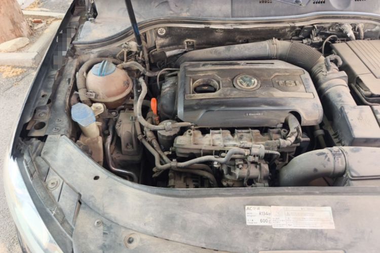 Used Volkswagen Magotan 2013 1.8TSI Premier Model Engine Bay Right