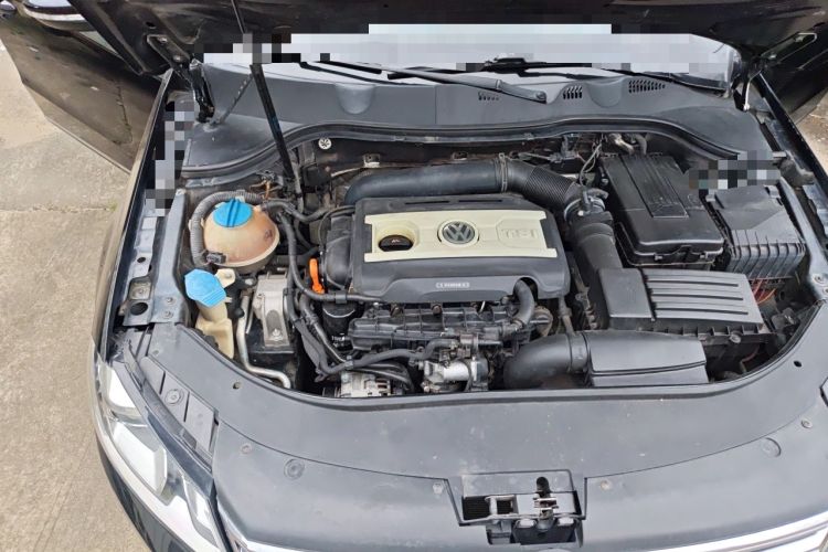 Used Volkswagen Magotan 2013 1.8TSI Luxury Model Engine Bay Right