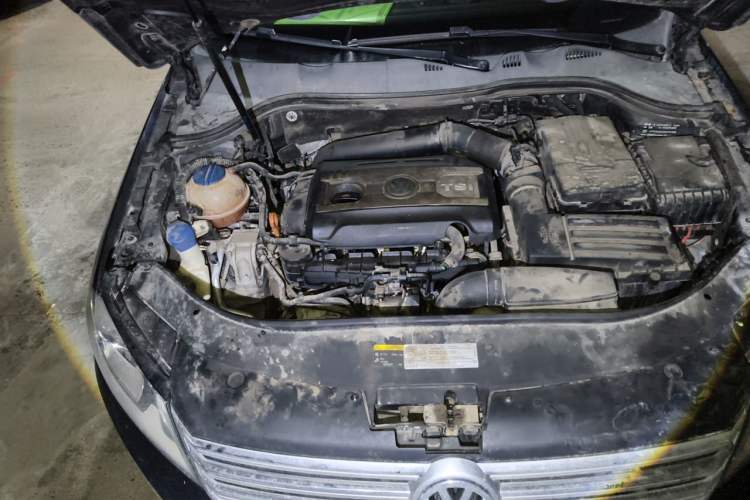 Used Volkswagen Magotan 2013 2.0 TSI Luxury Model Engine Bay Right