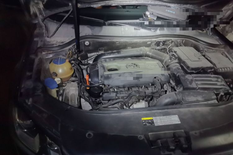 Used Volkswagen Magotan 2013 1.8TSI Premier Model Engine Bay Right