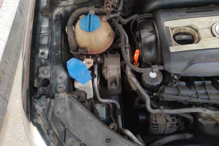 Used Volkswagen Magotan 2013 2.0 TSI Luxury Model Engine Bay Right