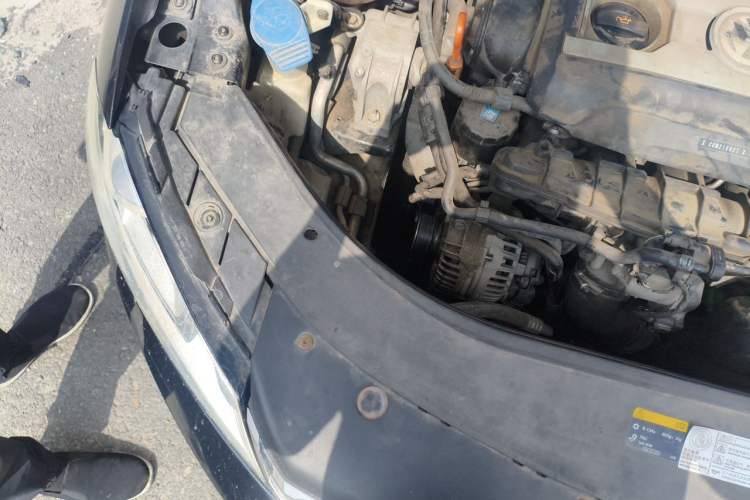 Used Volkswagen Magotan 2013 2.0 TSI Luxury Model Engine Bay Right
