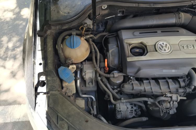 Used Volkswagen Magotan 2013 1.8TSI Luxury Model Engine Bay Right