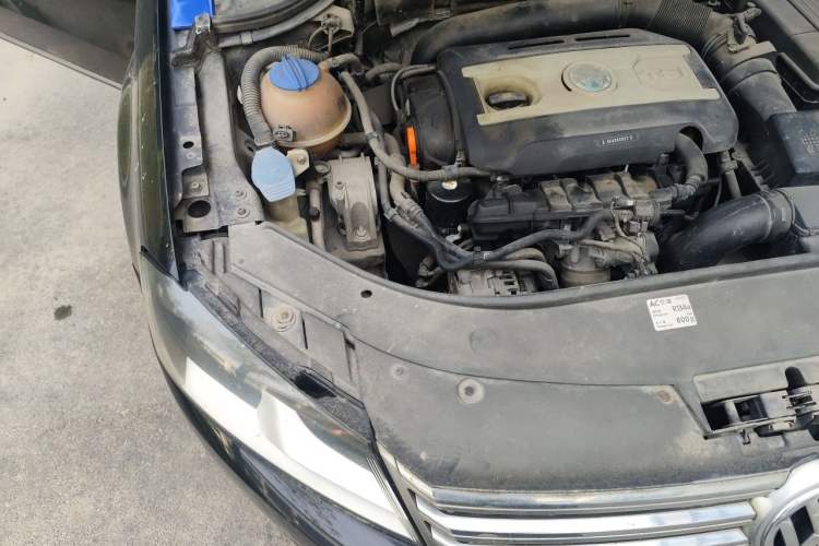 Used Volkswagen Magotan 2013 1.8TSI Premier Model Engine Bay Right