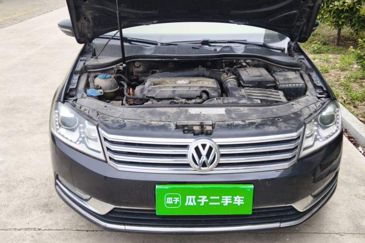 Used Volkswagen Magotan 2013 1.8TSI Prestige Model Engine Bay Right