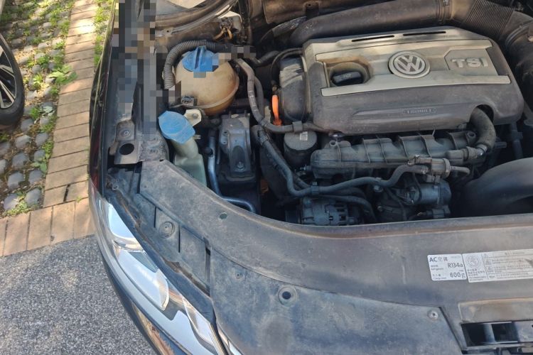 Used Volkswagen Magotan 2013 1.8TSI Luxury Model Engine Bay Right