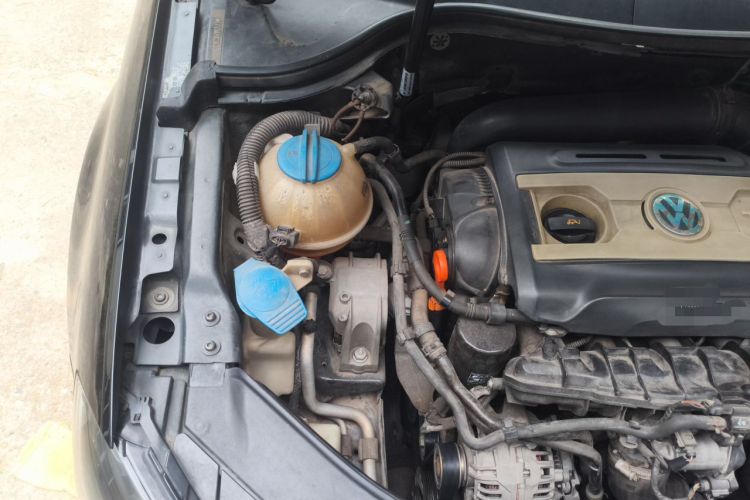 Used Volkswagen Magotan 2013 1.8TSI Premier Model Engine Bay Right
