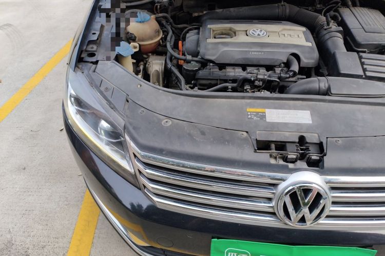 Used Volkswagen Magotan 2013 1.8TSI Premier Model Engine Bay Right