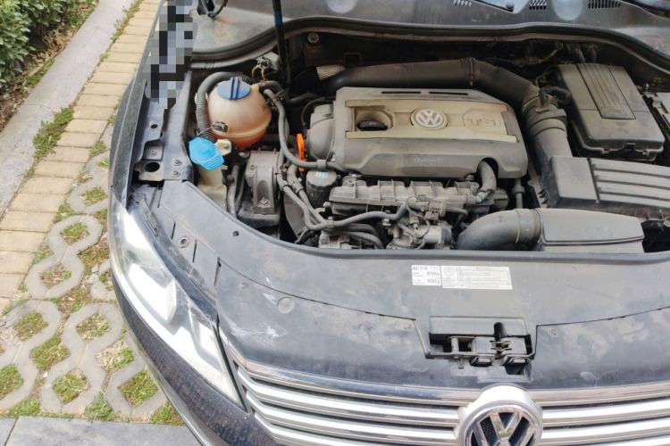 Used Volkswagen Magotan 2013 1.8TSI Premier Model Engine Bay Right