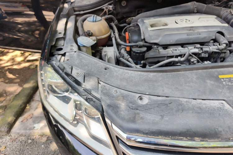 Used Volkswagen Magotan 2013 1.8TSI Premier Model Engine Bay Right