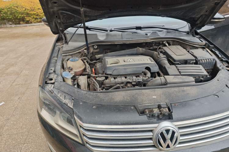 Used Volkswagen Magotan 2013 1.8TSI Premier Model Engine Bay Right
