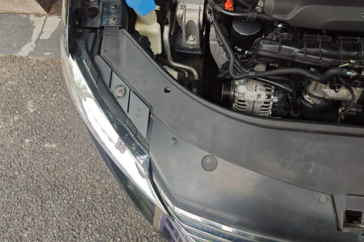 Used Volkswagen Magotan 2013 1.8TSI Luxury Model Engine Bay Right