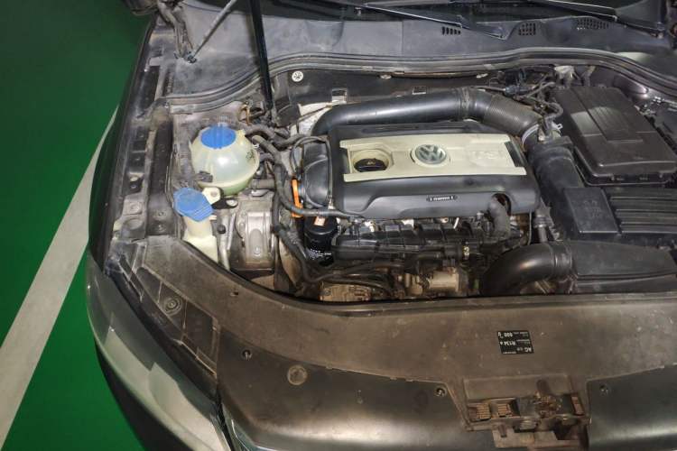 Used Volkswagen Magotan 2013 1.8TSI Premier Model Engine Bay Right