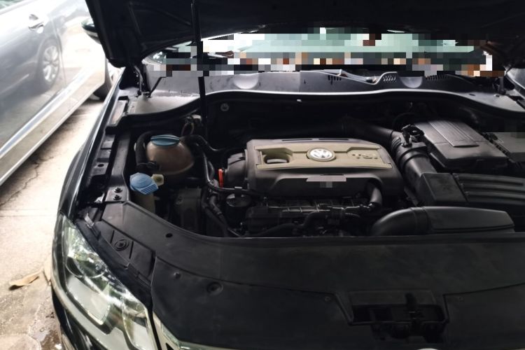 Used Volkswagen Magotan 2013 1.8TSI Luxury Model Engine Bay Right