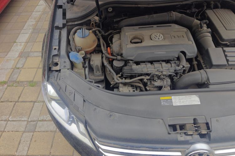 Used Volkswagen Magotan 2013 1.8TSI Premier Model Engine Bay Right