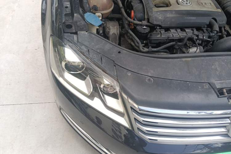Used Volkswagen Magotan 2013 1.8TSI Premier Model Engine Bay Right