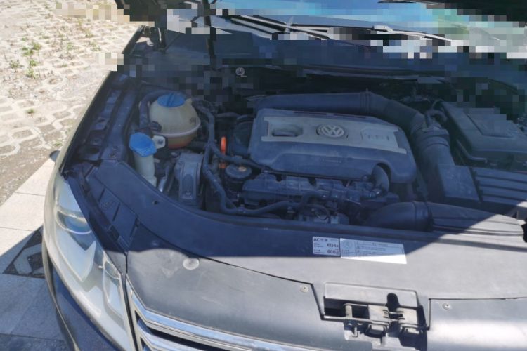 Used Volkswagen Magotan 2013 1.8TSI Prestige Model Engine Bay Right