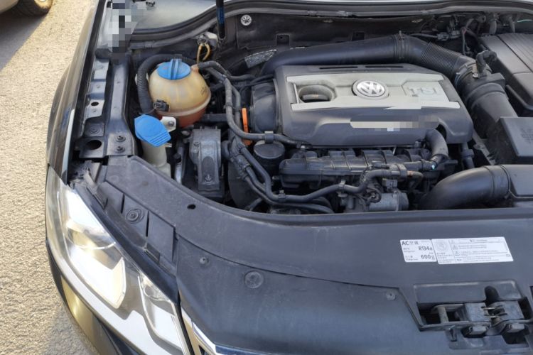 Used Volkswagen Magotan 2013 2.0 TSI Luxury Model Engine Bay Right