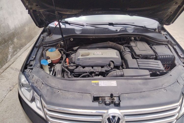 Used Volkswagen Magotan 2013 1.8TSI Premier Model Engine Bay Right