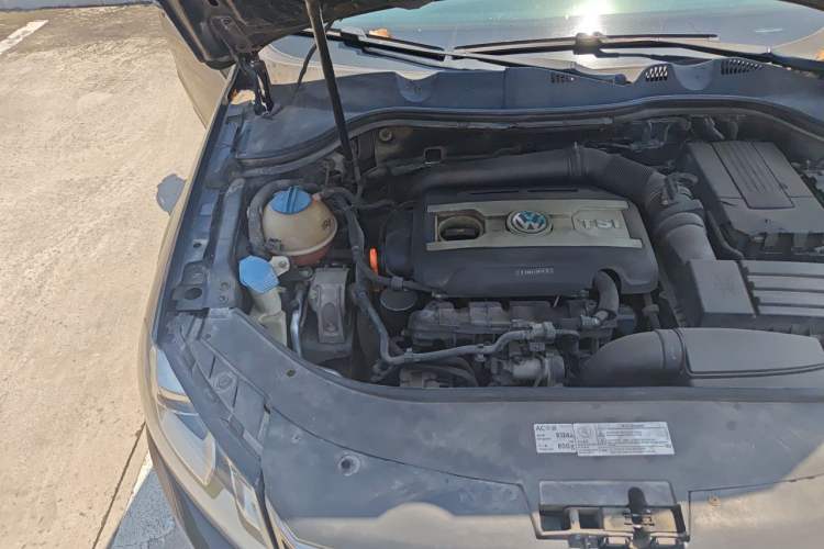 Used Volkswagen Magotan 2013 2.0 TSI Ultimate Model Engine Bay Right