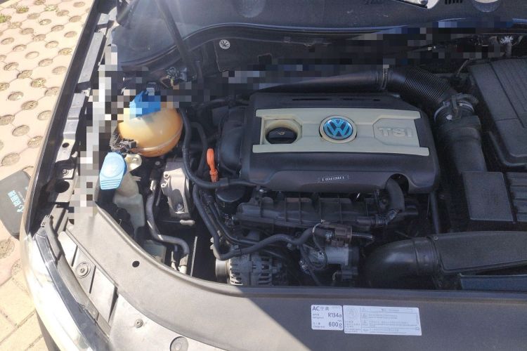 Used Volkswagen Magotan 2013 1.8TSI Luxury Model Engine Bay Right