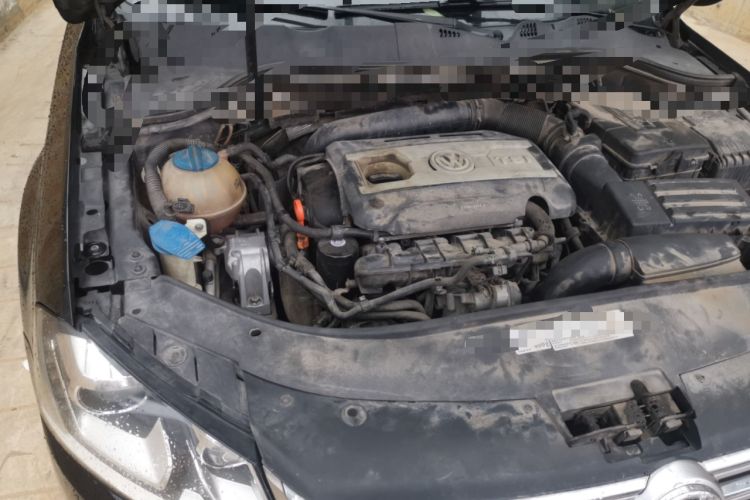 Used Volkswagen Magotan 2013 2.0 TSI Ultimate Model Engine Bay Right