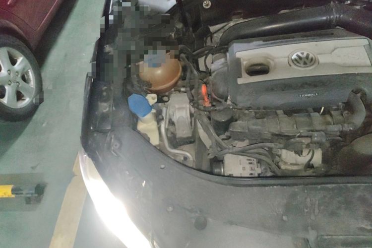 Used Volkswagen Magotan 2013 1.8TSI Luxury Model Engine Bay Right