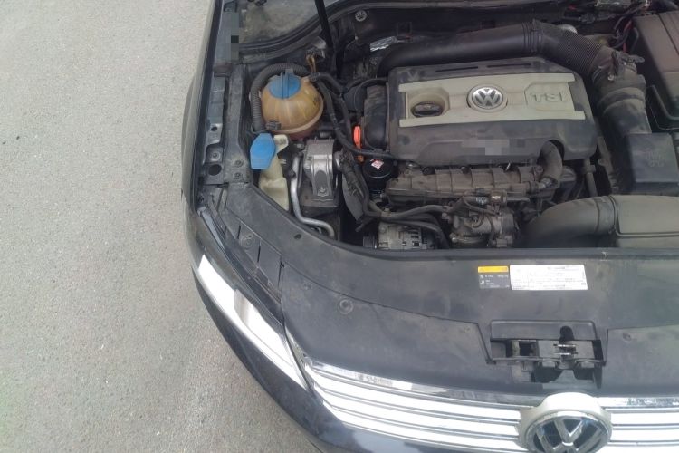 Used Volkswagen Magotan 2013 1.8TSI Premier Model Engine Bay Right