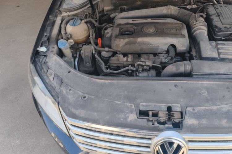 Used Volkswagen Magotan 2013 1.8TSI Premier Model Engine Bay Right