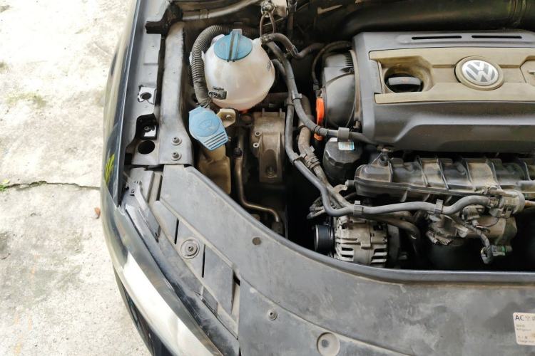 Used Volkswagen Magotan 2013 1.8TSI Premier Model Engine Bay Right