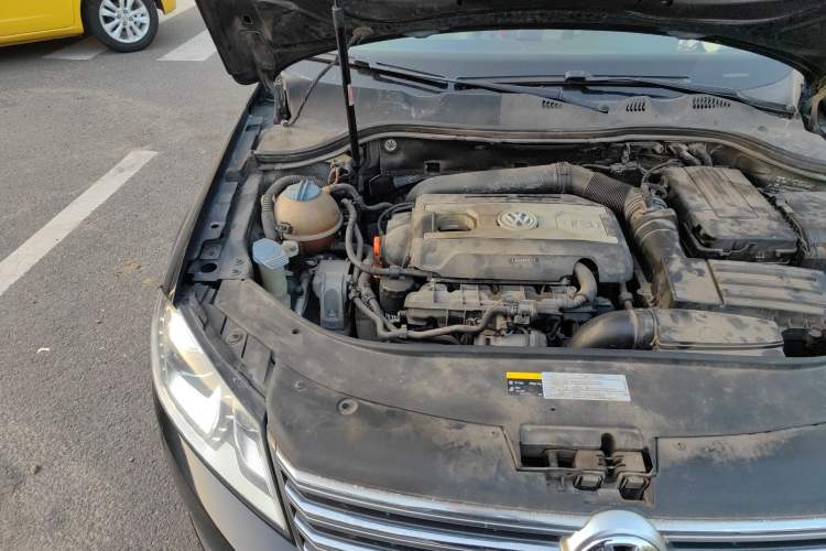 Used Volkswagen Magotan 2013 1.8TSI Luxury Model Engine Bay Right