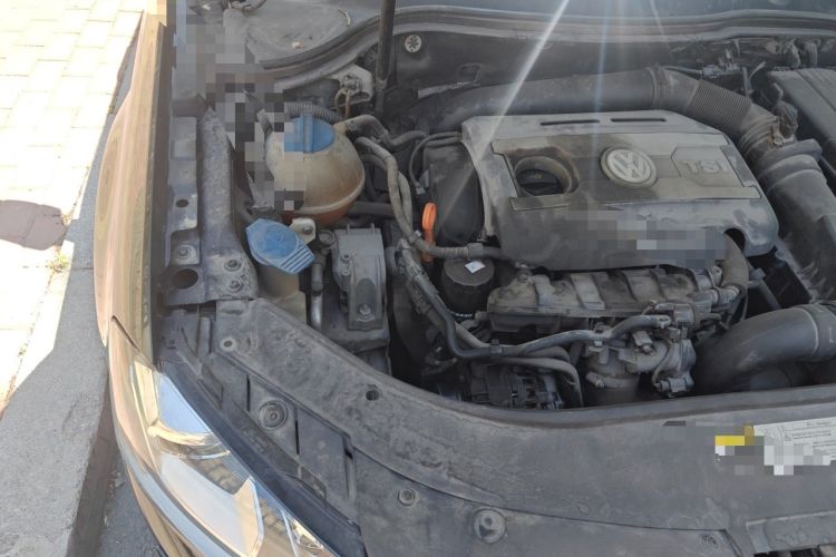 Used Volkswagen Magotan 2013 1.8TSI Luxury Model Engine Bay Right
