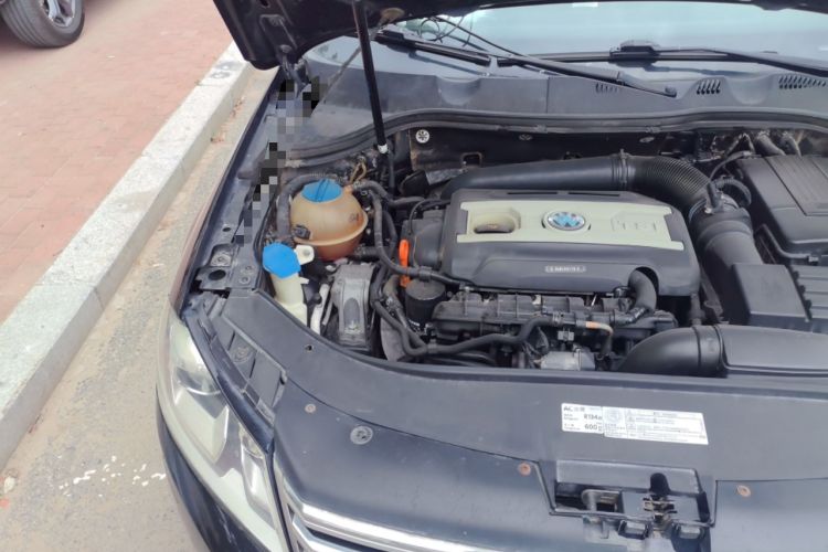 Used Volkswagen Magotan 2013 2.0 TSI Luxury Model Engine Bay Right