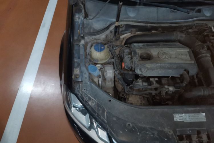 Used Volkswagen Magotan 2013 1.8TSI Luxury Model Engine Bay Right