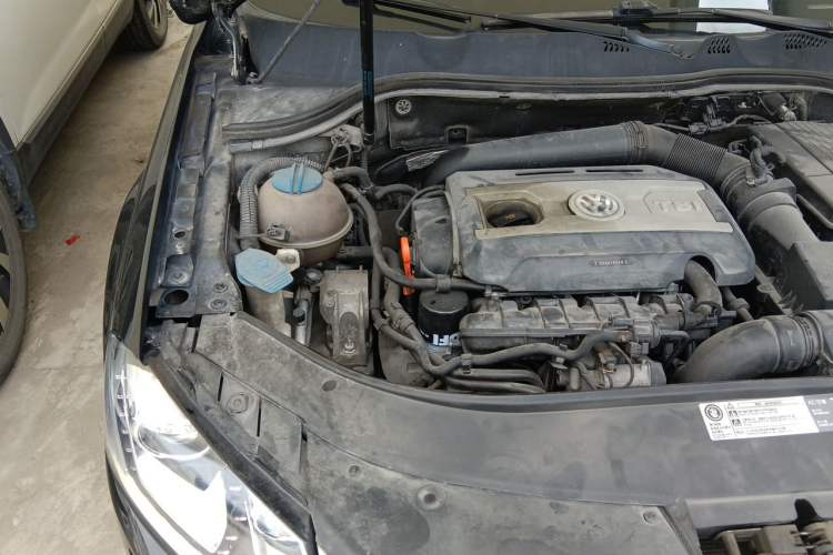 Used Volkswagen Magotan 2013 1.8TSI Luxury Model Engine Bay Right