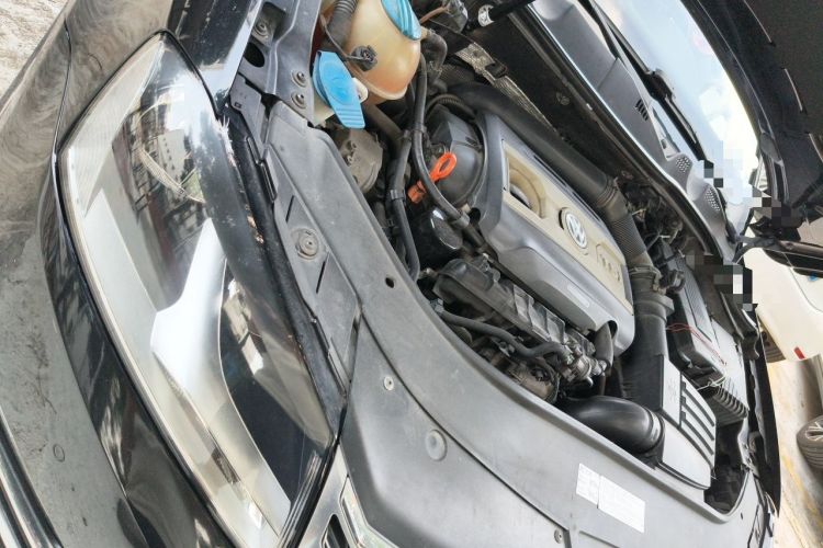 Used Volkswagen Magotan 2013 1.8TSI Premier Model Engine Bay Right