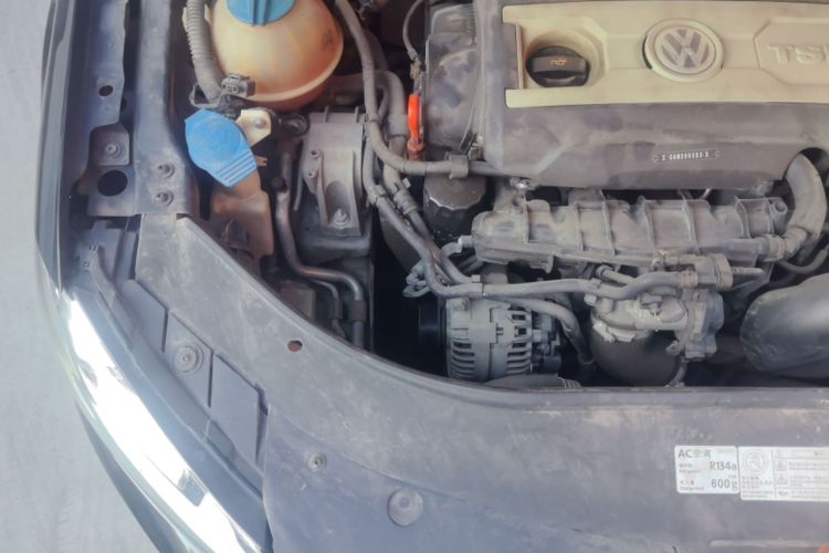 Used Volkswagen Magotan 2013 2.0 TSI Prestige Model Engine Bay Right