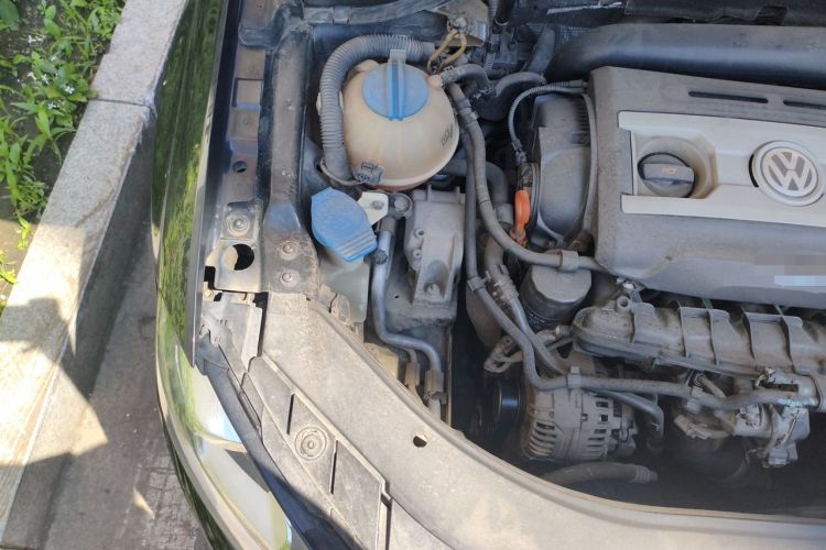 Used Volkswagen Magotan 2013 2.0 TSI Ultimate Model Engine Bay Right