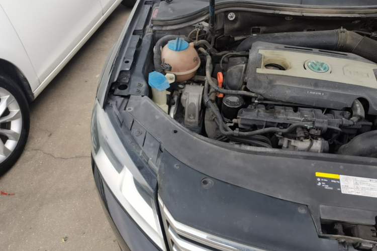 Used Volkswagen Magotan 2013 1.8TSI Premier Model Engine Bay Right