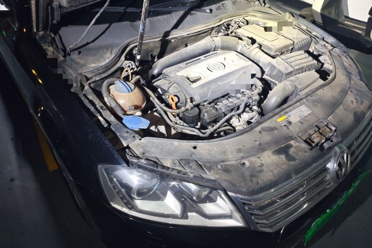 Used Volkswagen Magotan 2013 1.8TSI Luxury Model Engine Bay Right