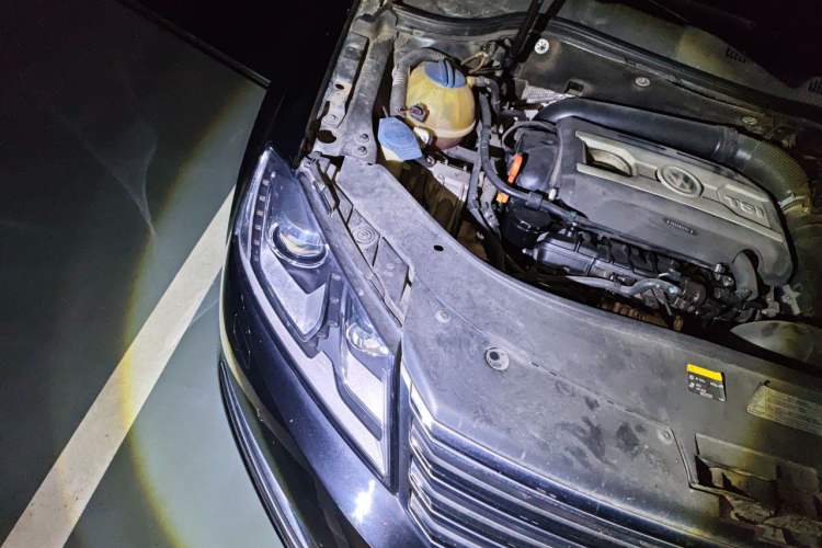 Used Volkswagen Magotan 2013 1.8TSI Luxury Model Engine Bay Right
