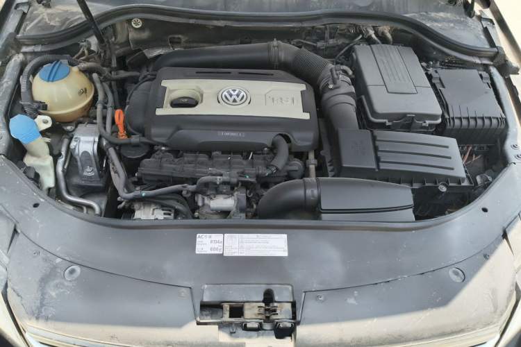 Used Volkswagen Magotan 2013 2.0 TSI Ultimate Model Engine Bay