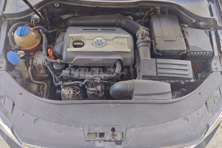 Used Volkswagen Magotan 2013 1.8TSI Luxury Model Engine Bay